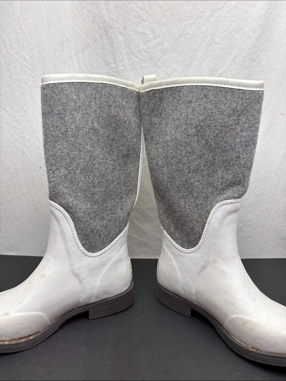 UGG White & Gray Tall Rain Boots, SZ 8 women’s, 1(BA)